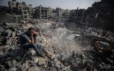 CNN: Israel giội hàng trăm quả bom nặng cả tấn xuống Gaza