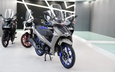 Xe máy lạ khiến dân mạng xôn xao: Trông như Honda SH, nhưng là xe số, có chi tiết của Winner