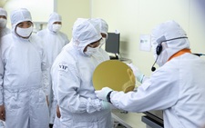 Thủ tướng đề nghị công ty có nhà máy chất bán dẫn gần 600 triệu USD đầu tư lâu dài ở Việt Nam