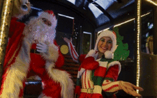 Ông già Noel cưỡi xe máy, lên rừng xuống bể phát quà Giáng sinh