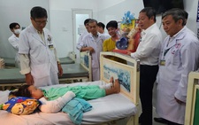 Khen thưởng đột xuất tập thể, cá nhân nối thành công cánh tay phải đứt lìa cho bé 5 tuổi