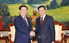 Chủ tịch Quốc hội Vương Đình Huệ hội kiến lãnh đạo Lào