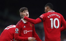 Bùng nổ 10 phút cuối, Man United hạ Leeds