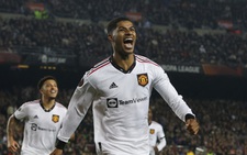 Barcelona cầm chân Man Utd sau màn rượt đuổi hấp dẫn