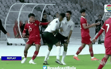 Video: Cầu thủ Indonesia và Fiji choảng nhau như 'đấu MMA'