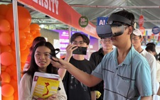 Robot, thiết bị AI, máy in 3D... đến với ngày hội tư vấn tuyển sinh