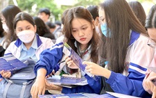 Đầu tư cho giáo dục công lập gặp khó khăn