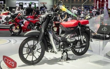 Chi tiết Honda Super Cub C125 bản chuột Disney, giới hạn 100 chiếc, giá ngang SH