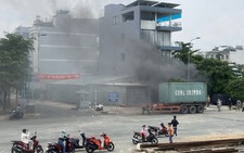 Cháy công ty, cứu được người phụ nữ trốn trong nhà vệ sinh
