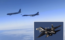 1 Su-27 Nga lên chặn 2 chiếc B-1 của Mỹ trên biển