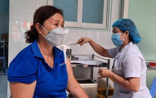 Ca nhiễm tăng, ai cần tiêm thêm vắc xin COVID-19?