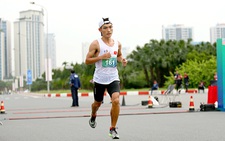 SEA Games 32: Nắng nóng bủa vây VĐV marathon và đi bộ