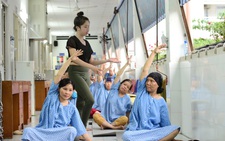 Lớp yoga đặc biệt cho bệnh nhân ung thư