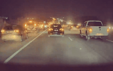 Video: Xếp hàng dài trên cao tốc vì ngỡ kẹt xe, hóa ra ‘nhầm to’