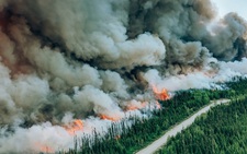 Cháy rừng khủng khiếp ở Canada khiến hàng triệu người ngạt thở