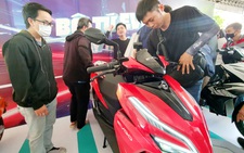Xe máy điện 'nhộn nhịp', đủ kiểu giá cả để hút khách