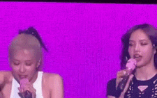 BlackPink gập người chào: 'Chúng mình là Jennie, Rosé, Jisoo, Lisa! Cảm ơn và tạm biệt các bạn!'