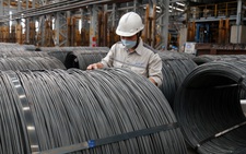 Vì sao doanh nghiệp thép trong nước lo bị 'bóp nghẹt'?
