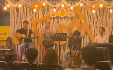 Chàng trai cover 'Tay trái chỉ trăng' khiến khán giả quên bản gốc