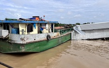 Tài công say rượu lái sà lan tông bè cá trên sông Hậu