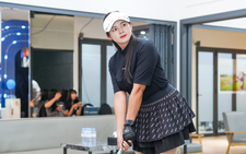 Đánh bại hàng loạt đồng nghiệp nam, golfer người Mông vô địch giải golf 3D