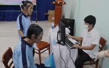 Khám sức khỏe miễn phí cho người lang thang, trẻ mồ côi
