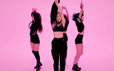 BlackPink đăng ảnh chụp tại Hà Nội mừng 7 năm 'debut' thành công