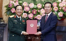 Chủ tịch nước trao quyết định thăng quân hàm thượng tướng cho ông Trịnh Văn Quyết