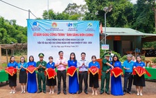 C.P. Việt Nam bàn giao công trình 'Ánh sáng biên cương' cho Đồn Biên phòng tại Bình Phước