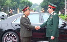 Tình Việt - Lào anh em: 'Hạt gạo cắn đôi, cọng rau bẻ nửa'