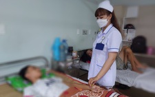 Một học sinh lớp 9 bị đánh trước cổng trường, dập lá lách