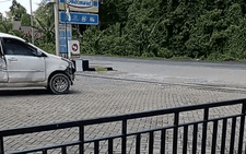 Bàn tán xôn xao về chiếc xe ô tô nát bét vẫn chạy tốt