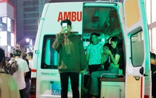 Nhiều bạn trẻ ngất xỉu khi chen xem nhạc hội chào năm mới ở Huế