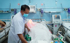 Cô gái cùng lúc hạ gò má, gọt hàm, nhổ răng, đặt túi ngực: ‘Rất mạo hiểm'