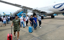 Vé máy bay Tết đắt lại khó mua, khách loay hoay tìm chuyến bay vòng