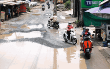 Đường nát ở TP.HCM 'lột xác' đón Tết