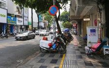 Lãnh đạo TP.HCM yêu cầu đẩy nhanh tiến độ thu phí vỉa hè