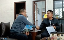 Khách choáng với pha khuyến mãi 10% của chủ bán nhôm