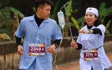 Ảnh vui 30-1: Anh trai mê marathon khiến y tá đuổi theo 'mệt xỉu'