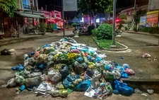 Bãi rác ngưng nhận, rác thải ùn ứ khắp huyện Chợ Mới