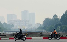 Thời tiết TP.HCM mờ mịt: Ô nhiễm hay chuyển mưa?