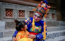 Cùng cha con Trung Ruồi về làng Thổ Hà học tuồng cổ