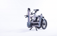 Xe đạp điện gấp có cả 'cốp', dễ dàng cho vào trong ô tô, mang lên tàu