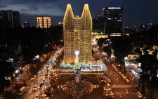Không khí Giáng sinh đang rực rỡ tràn ngập phố phường