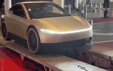 'Taxi tự lái' Tesla Cybercab điều khiển bằng thiết bị như tay cầm chơi game