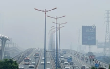 Sáng nay TP.HCM trời mù mịt, cảnh báo bụi ô nhiễm