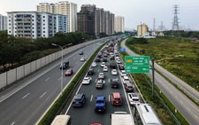 Sắp hết ngày 'mùng', người dân ùn ùn quay trở lại Hà Nội