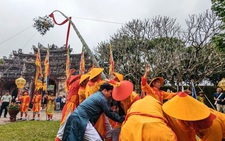 Hoàng cung Huế dựng nêu đón Tết Nguyên đán