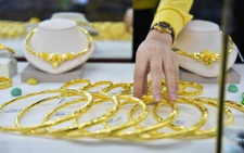 Tin tức sáng 3-2: Người Việt giảm mua vàng; Phạt 2 công ty ‘ém’ thông tin trái phiếu