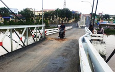 Khởi tố tài xế cho xe tải 31 tấn chạy qua cầu treo 3,5 tấn làm cầu biến dạng